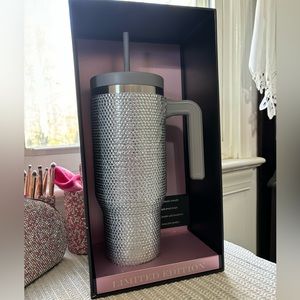 NIB Hydrapeak Limited Edition bling tumbler in silver 40 oz.